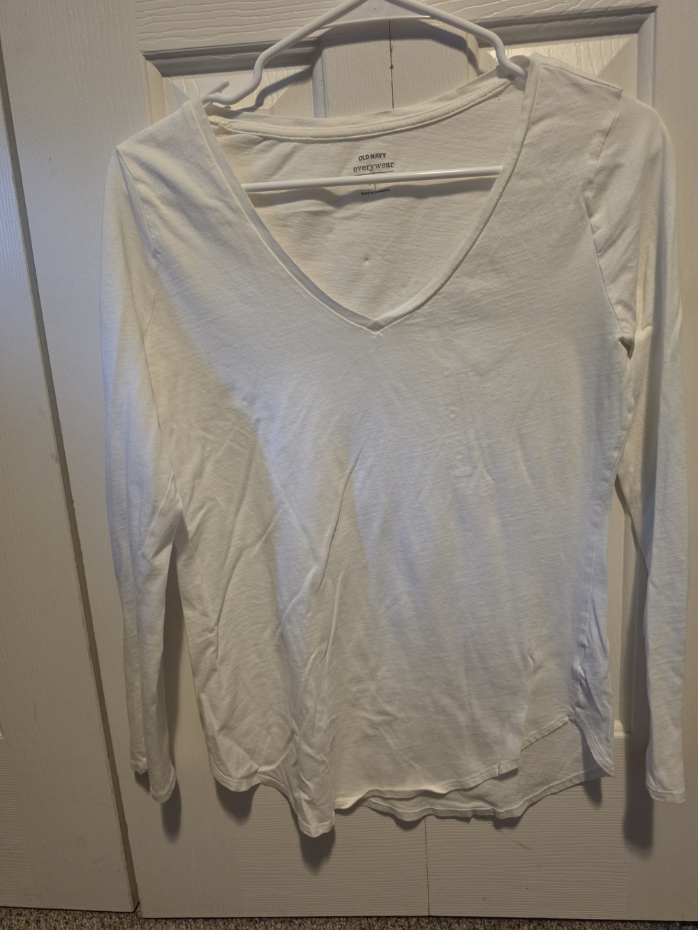 Old Navy White V-Neck Long Sleeve Tee